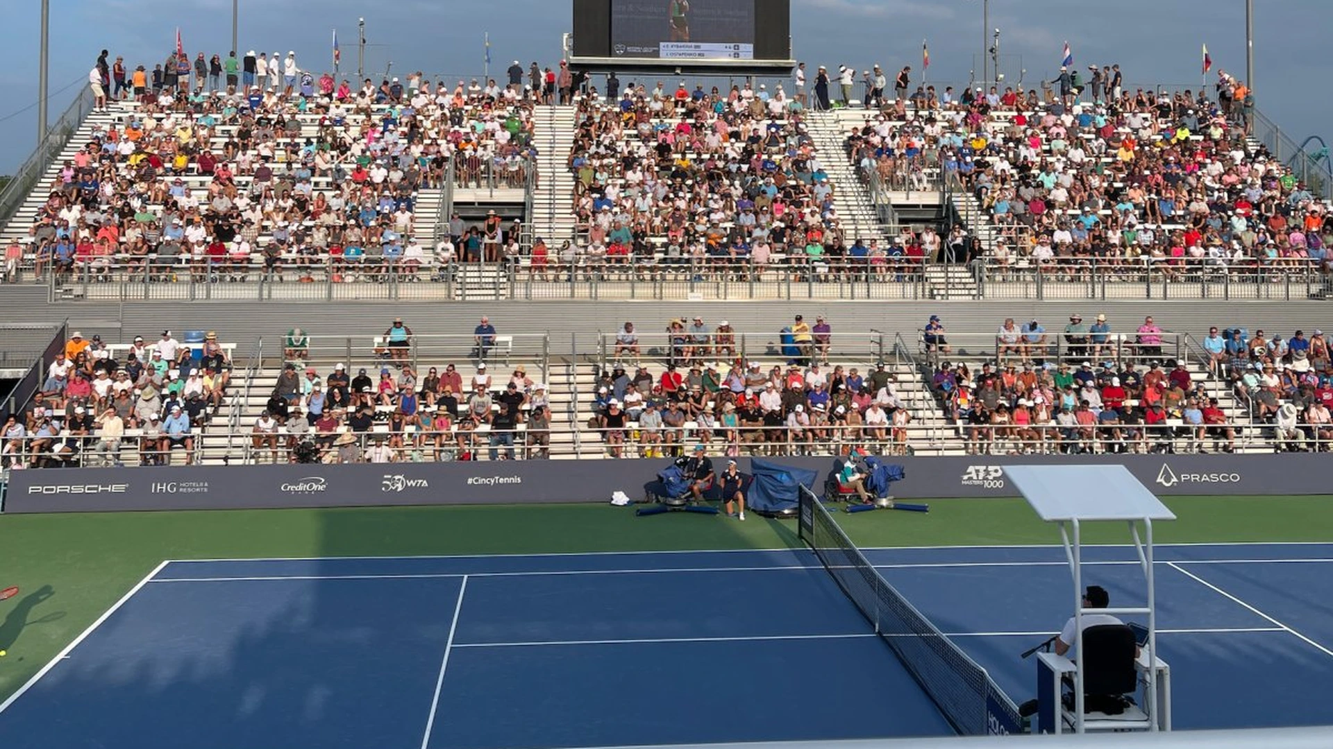 网球比赛球场全景